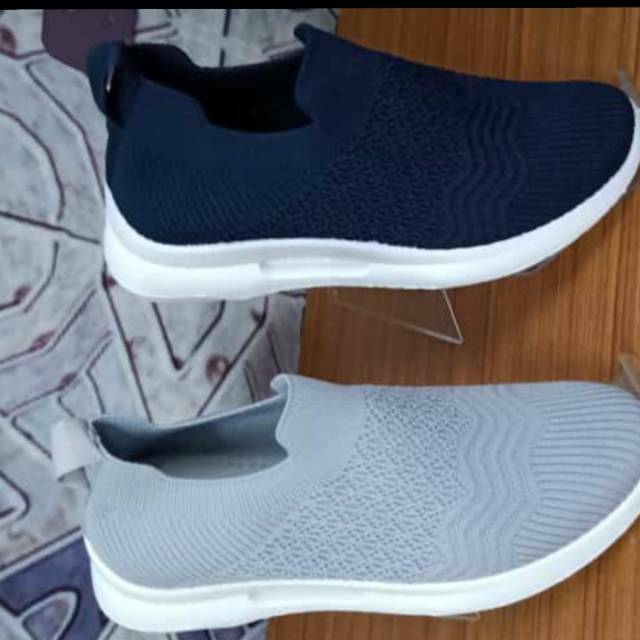 Sepatu sneaker merk otha