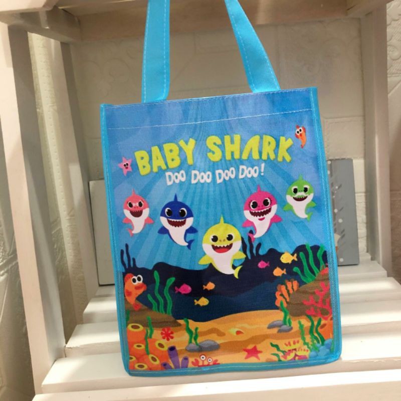

Tas Tenteng Spunbond Full Baby Shark