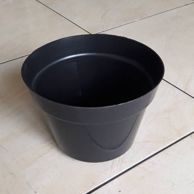 Pot tanaman ukuran 20cm