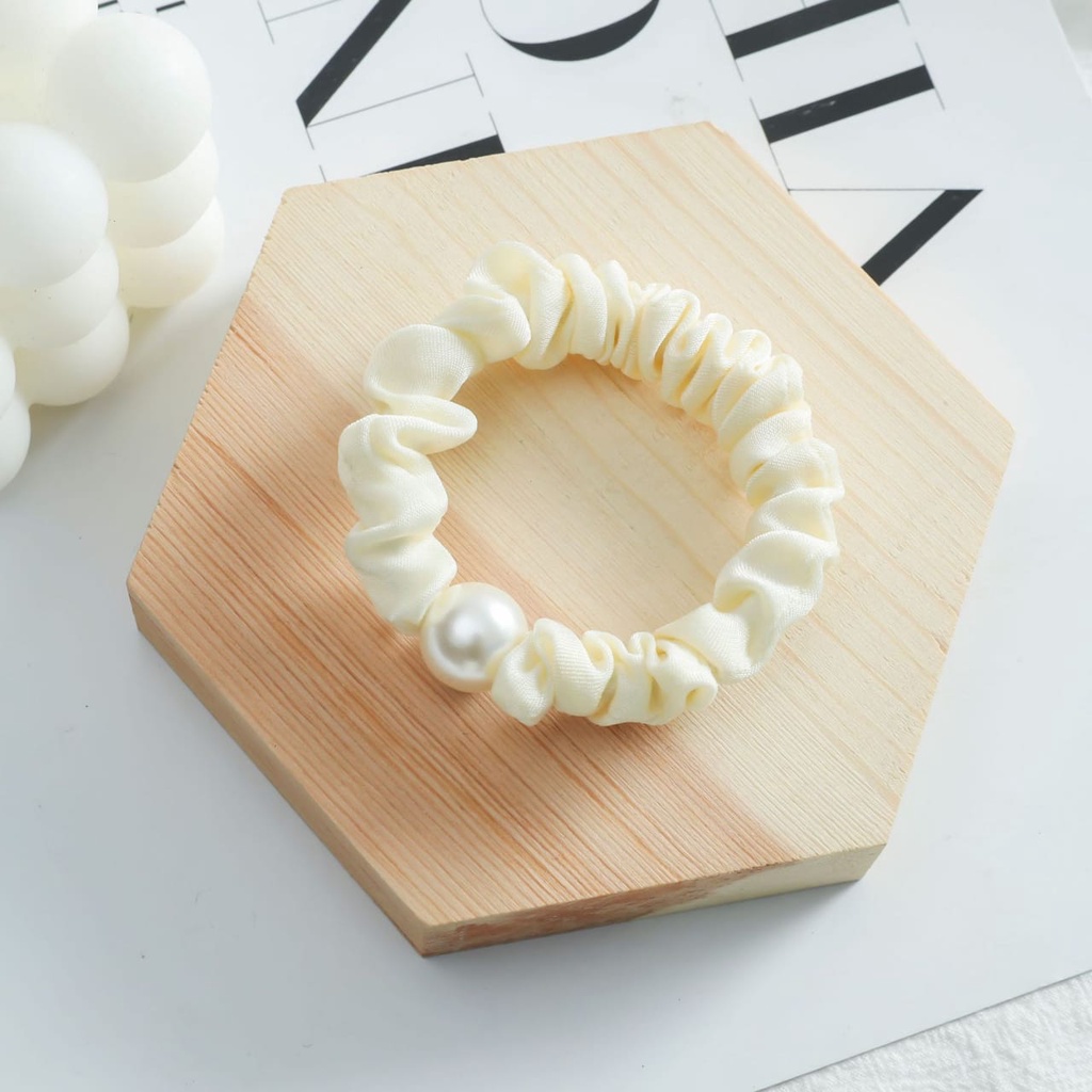 OSM JKT F5128 Ikat Rambut Aksen Mutiara / Kuncir Rambut Bahan Karet / Karet Fashion Wanita-Cream