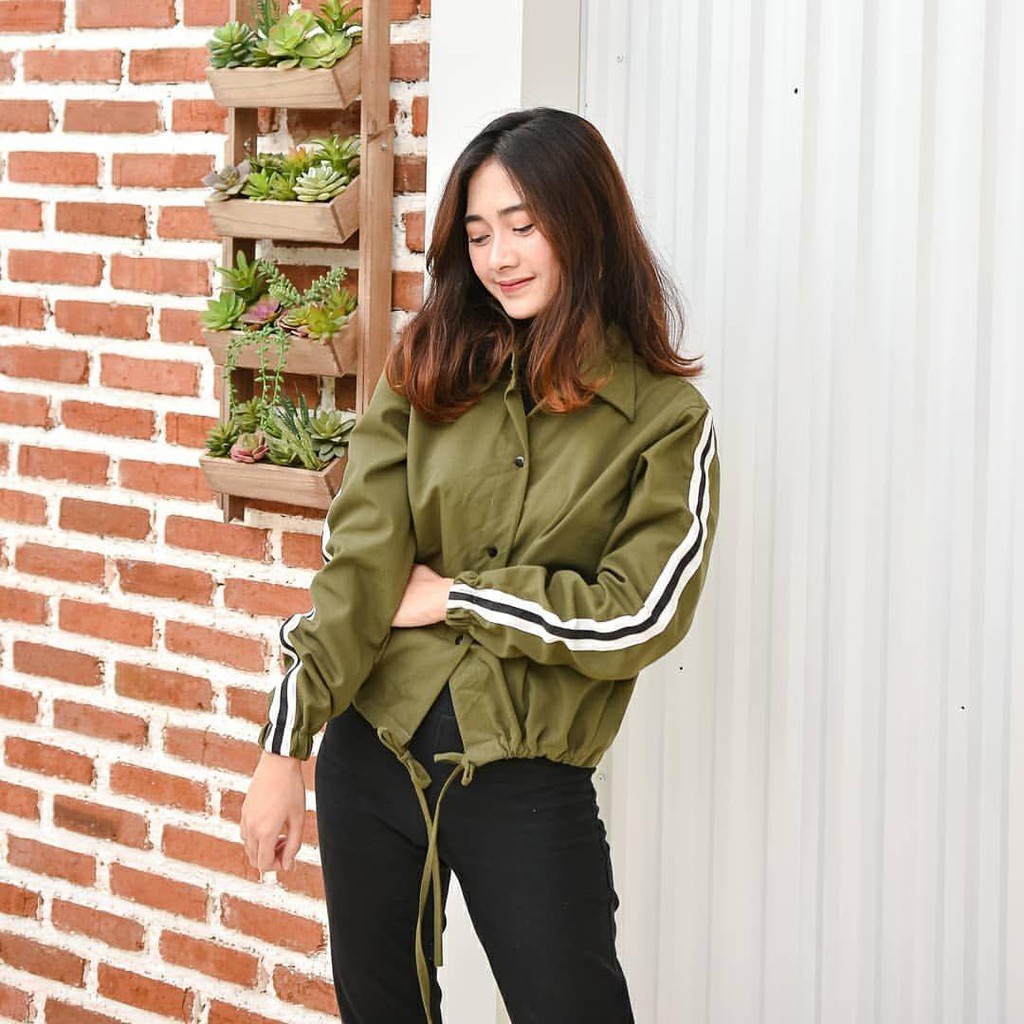 Julia Button l Jaket Wanita Terbaru