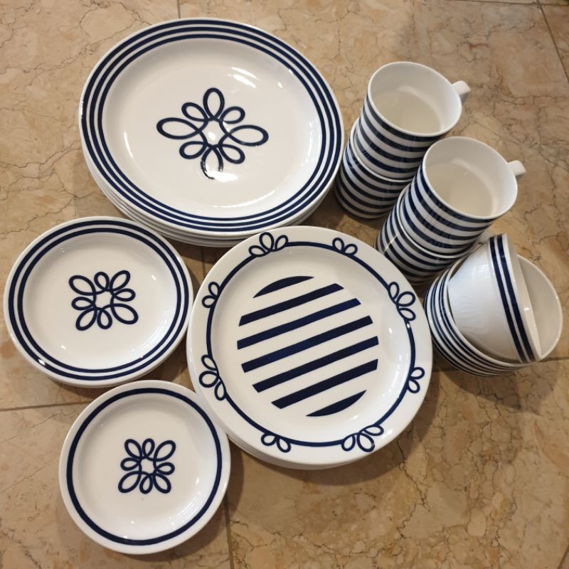 Dinner Set Blue Knot by St James