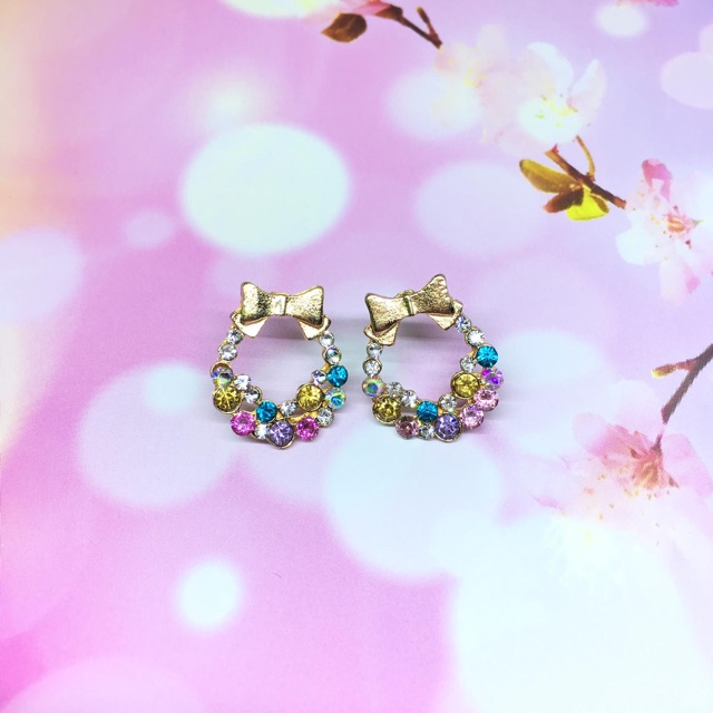 Anting tusuk pita bulat