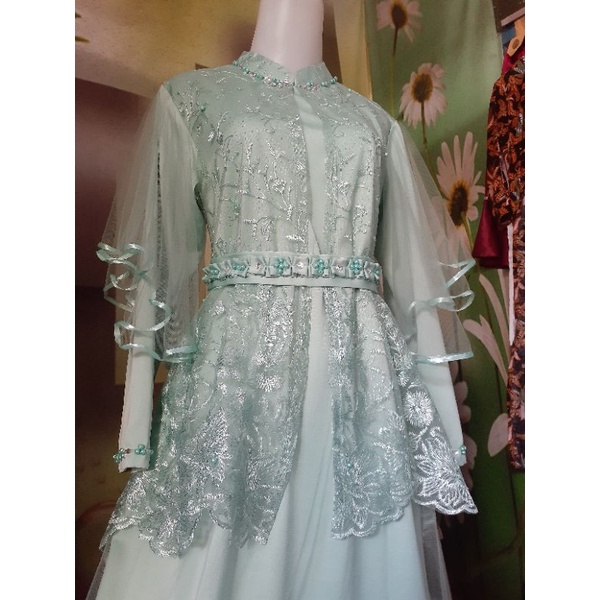 gaun hijau mint