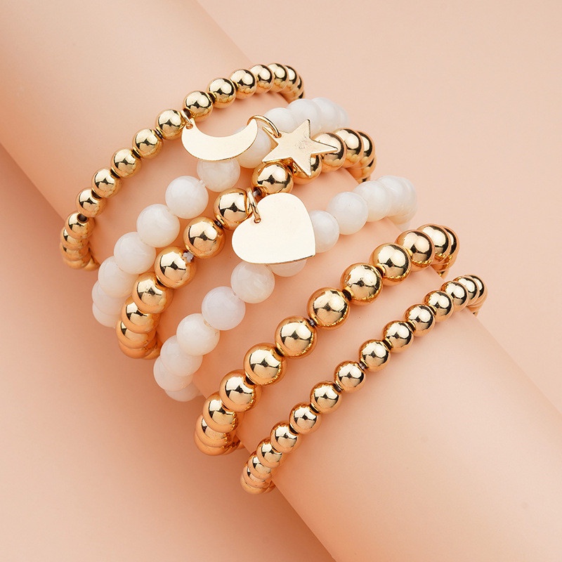 6pcs / Set Gelang Multilayer Liontin Manik-Manik Bulan Bintang Hati Bahan resin Warna Emas Untuk Wanita