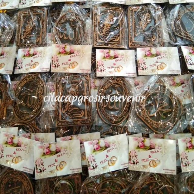 

Souvenir Pernikahan Murah Ganci Unik Kaligrafi Packing Plastik Minimal Order 100 Pcs