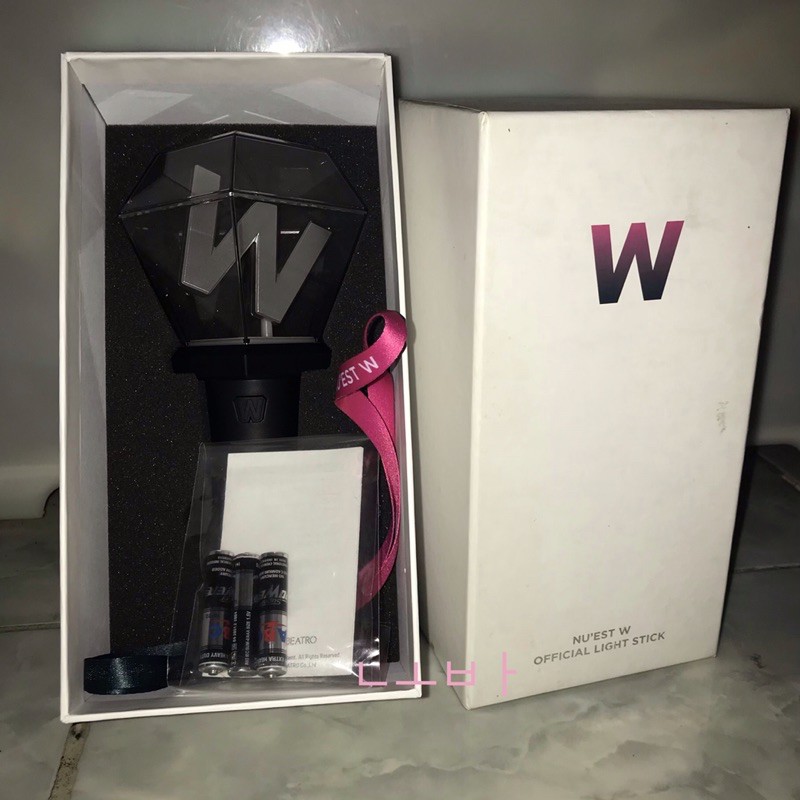 NUEST W OFFICIAL LIGHTSTICK NUBLEBONG