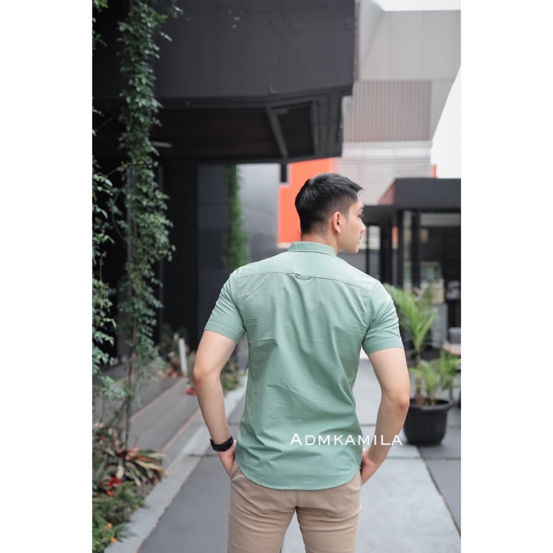 Kemeja pria polos slimfit kasual basic HeM lengan pendek hijau mint sage