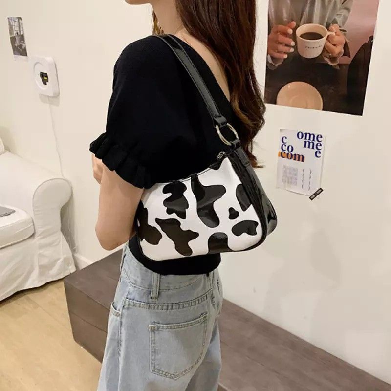 Tas Wanita Hitam Putih Lucu Motif Sapi Cewek Pergi hang out jalan ringan kecil untuk perempuan murah