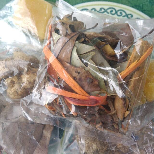 

Wedang Uwuh 1 box isi 10pcs, rempah lebih lengkap isi lebih banyak