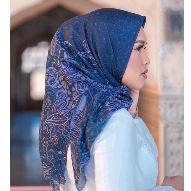 buttonscarves preloved Maharani navy