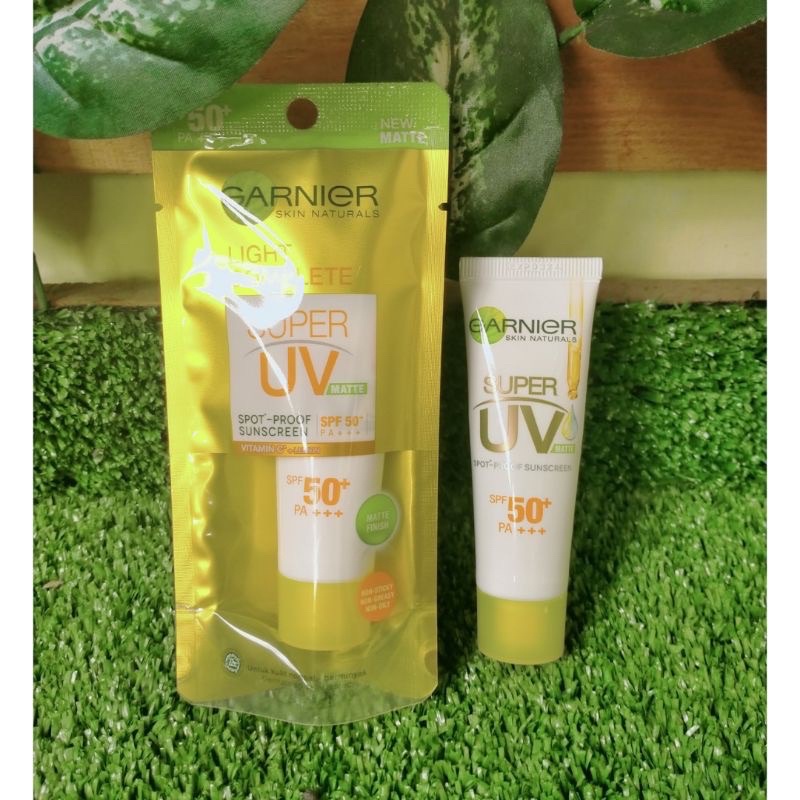 GARNIER LIGHT COMPLETE UV MATTE (15ML) SPF 50 PA+++