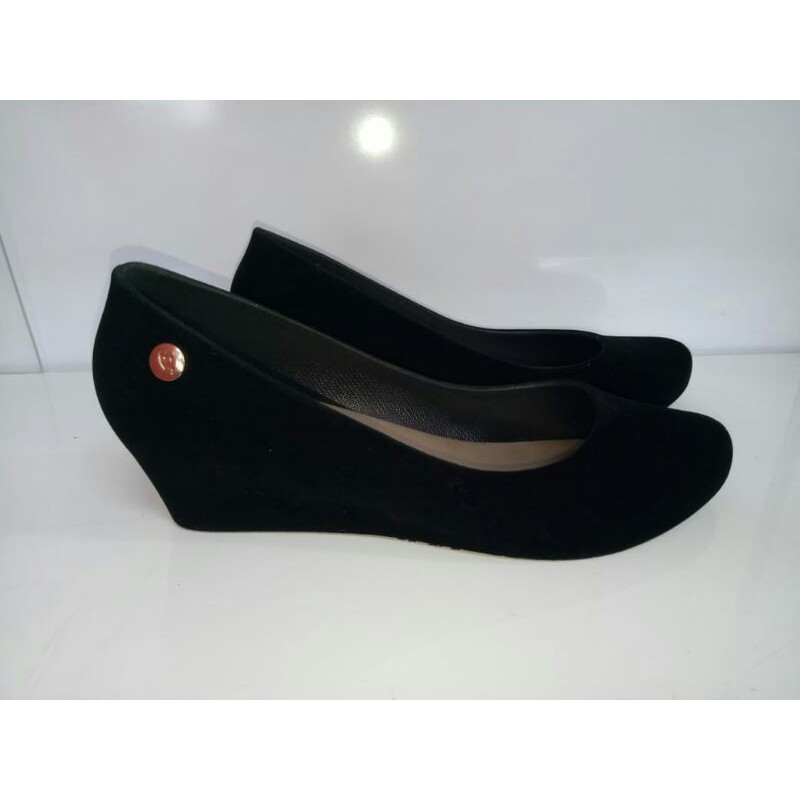 sepatu perempuan  wedges bahan plastik lapis bludru ,tinggi 5 cm ,original