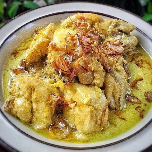 

Opor ayam 1kg isi 9pcs (paha/dada)