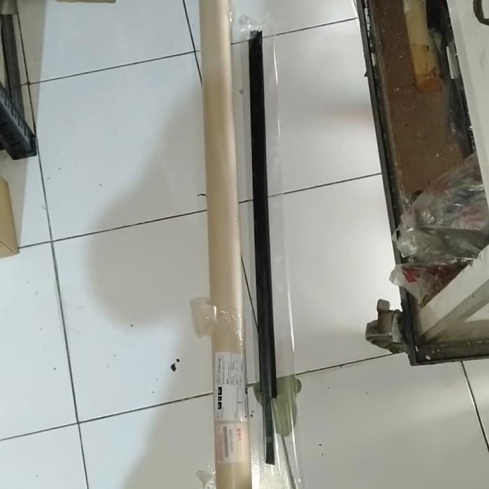 Plipit kaca luar/weatherstrip Suzuki SX4, Neo Baleno depan Kanan