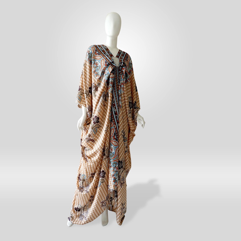 Poppy Dharsono - Kaftan Batik Satin