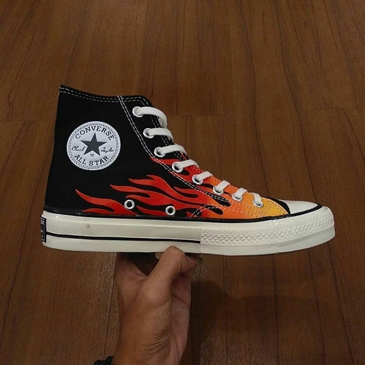 flame converse black