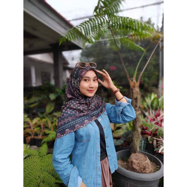 Segiempat YS 126 by Yasmin Hijab