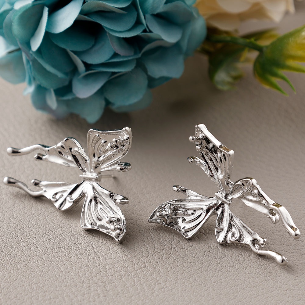 1 Pasang Anting Stud Desain Butterfly Warna Silver Gaya Punk Untuk Wanita