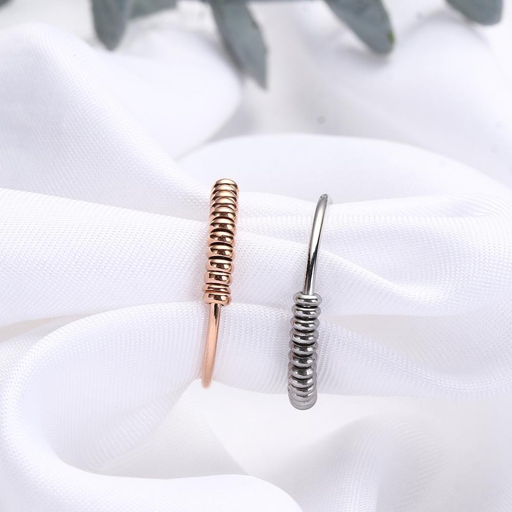 Cincin Band LILY Hadiah Gaya Baru Untuk Wanita Pria Warna Silver/Rose Gold Untuk Perawatan Kecemasan