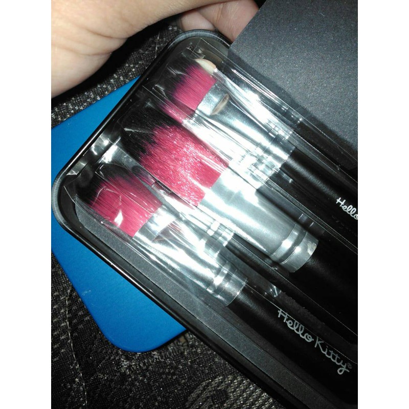 [7 PCS] Brush Set Make Up Kuas Set Hello Kitty Kaleng Hitam dengan Bulu Super Lembut &amp; Aman untuk Kulit Wajah