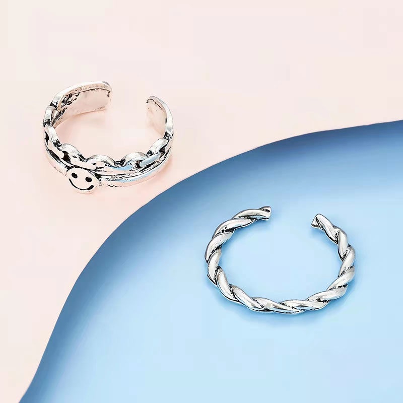 2pcs / Set Cincin Bahan Alloy Lapis Silver Motif Smiley Untuk Wanita
