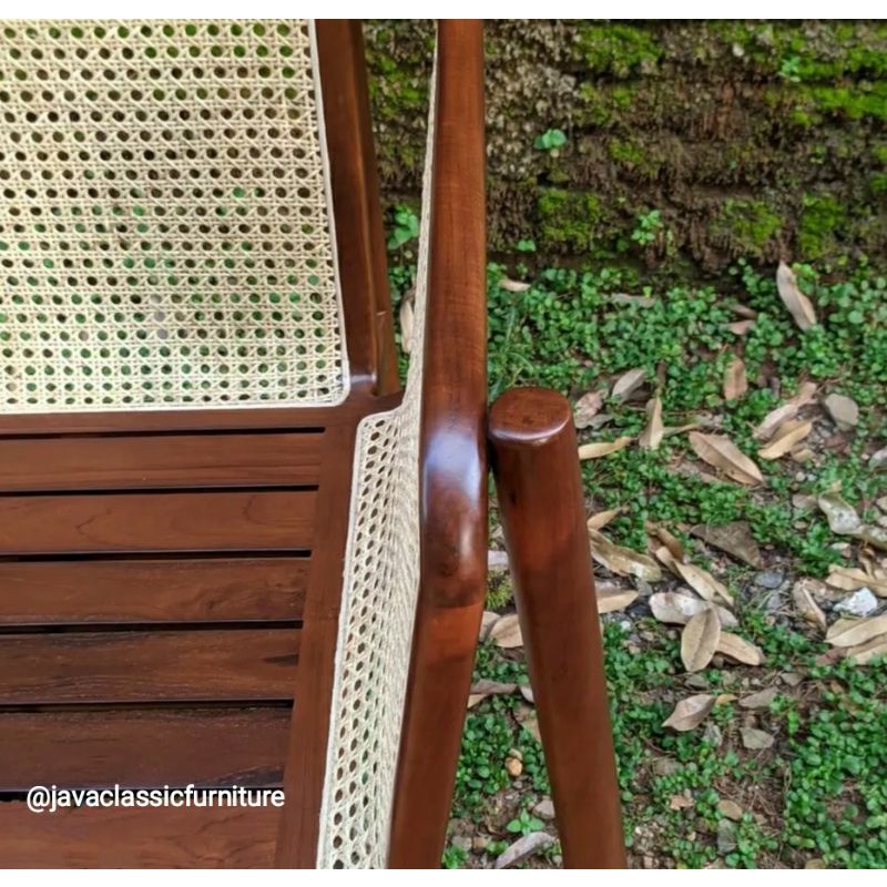 KURSI SANTAI SCANDINAVIA ROTAN VINTAGE RETRO CANTIK UNIK ANTIK TERAS CAFE DUDUKAN BANTALAN BUSA JOK EMPUK BAHAN KAYU JATI TUA GRADE A FINISHING NATURAL FURNITURE JEPARA-5