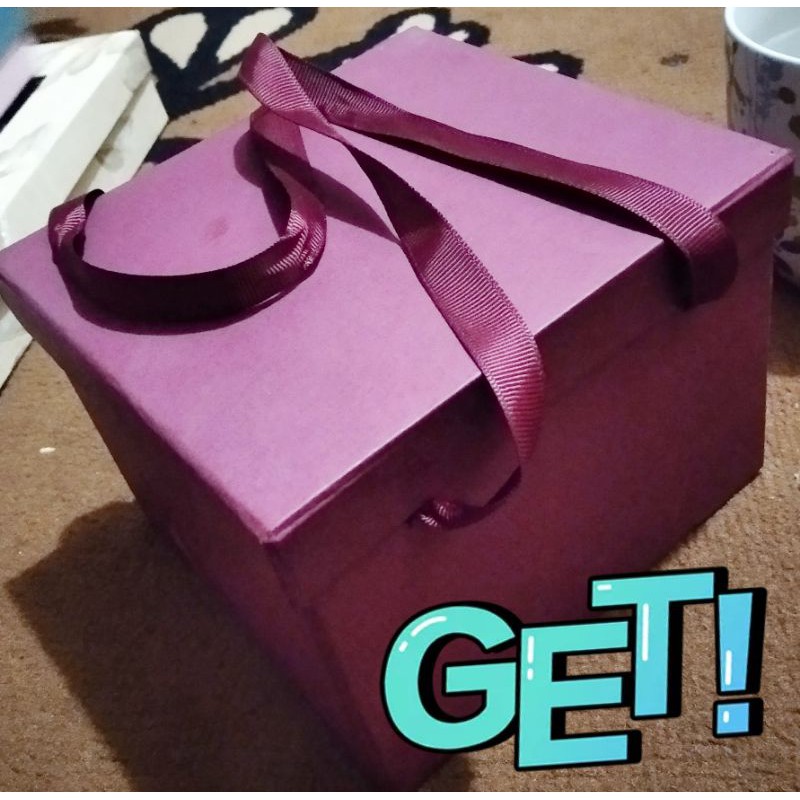 

ready box kado full warna merah dengan tali merah ready