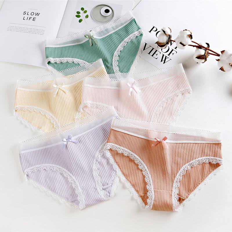 Celana Dalam Brief Bahan Katun Aksen Renda Warna Polos 