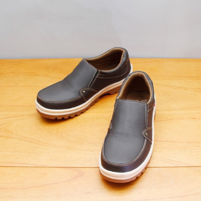 Sepatu casual pria model slip on bahan kulit sapi asli free jahit keliling