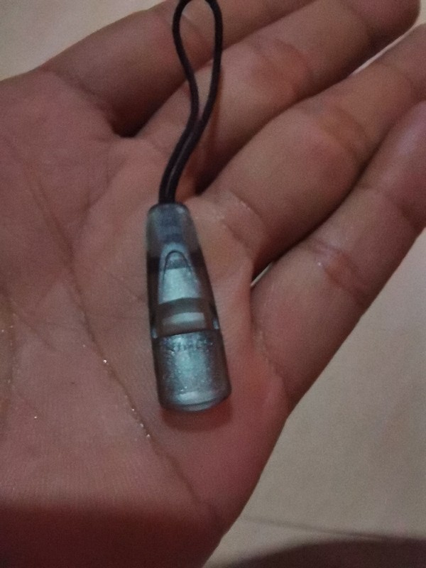 Puler Tarikan Resleting Peluit