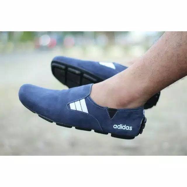 Sepatu slip on pria