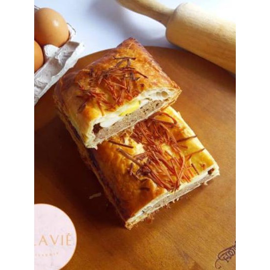 

JY7♖ Beefeggy savoury puff pastry (delavie patisserie) Ready Banyak