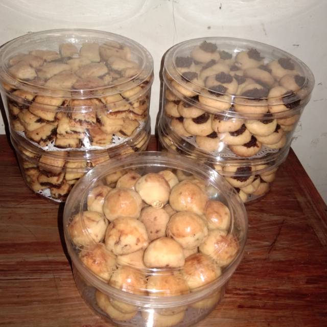 

Aneka Kue Kering (Kuker Kurma) HOME MADE