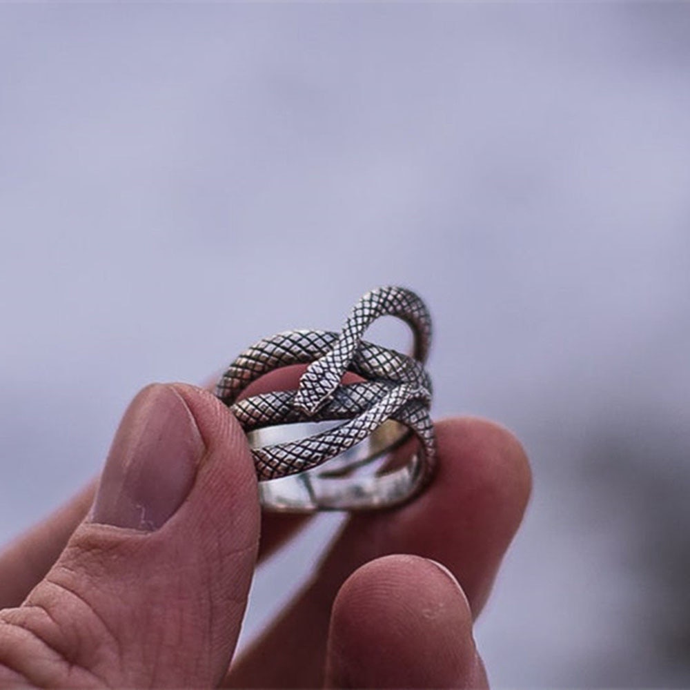 Cincin Bentuk Ular Gaya Retro Punk Gothic Untuk Wanita