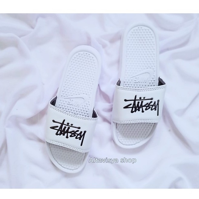 Sandal Slop Nike Benassi - X Stussy-Putih