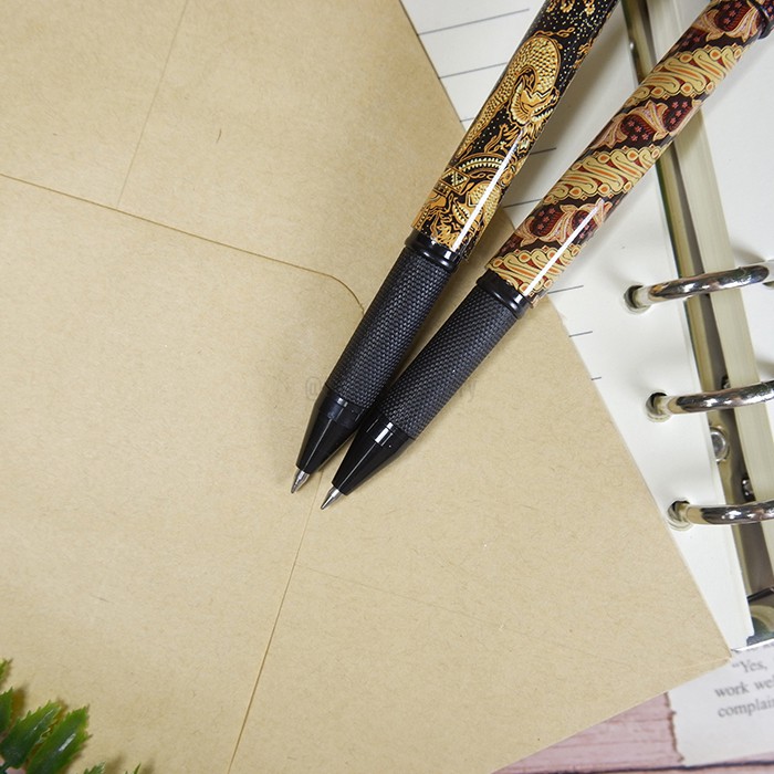 

HJK TrifeLO Pen Batik Toshiro Tinta Hitam TF-343B (0,5 mm) Isi 12 Pcs