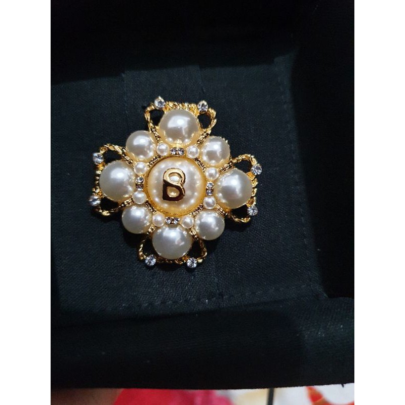baru bukan preloved. buttonscarves royale brooch