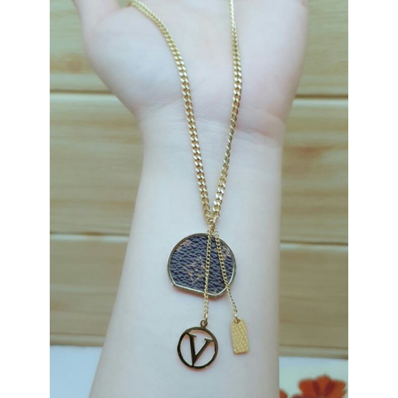 Kalung titanium lv / kalung lv titanium panjang / kalung panjang lv titanium 18Kk
