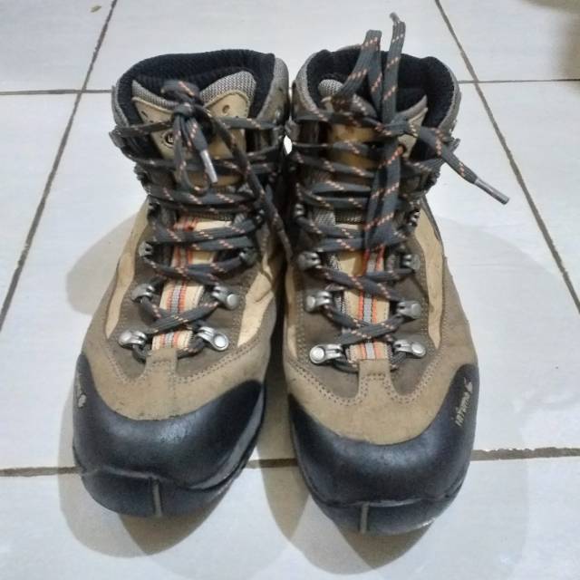 Sepatu outdoor lafuma second brand