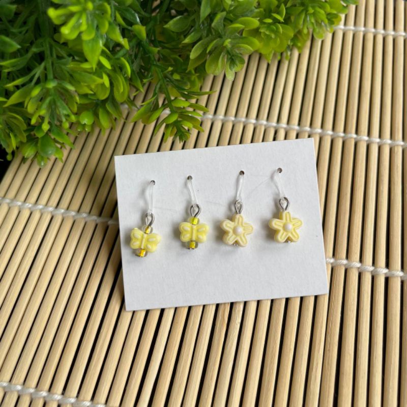 HANDMADE ANTING ANAK/DEWASA KAITAN PLASTIK MOTIF BUNGA KUPU2(2PASANG)