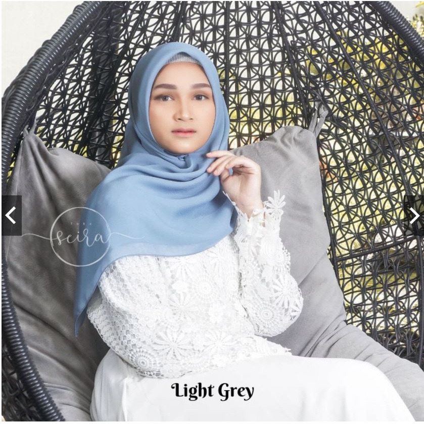 [BISA COD] Bella Square Hijab Segiempat / Kerudung Segi Empat Bella Square / Jilbab Segiempat Bela (Kain Tebal Adem Tidak Menerawang)-Light Grey