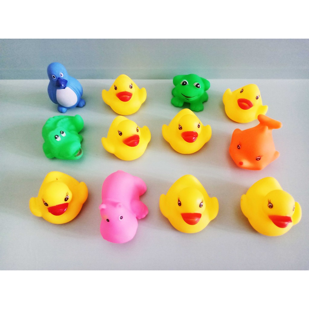 isi 12 pcs bebek vynil karet bebek kuning dan hewan campur mainan mandi bayi