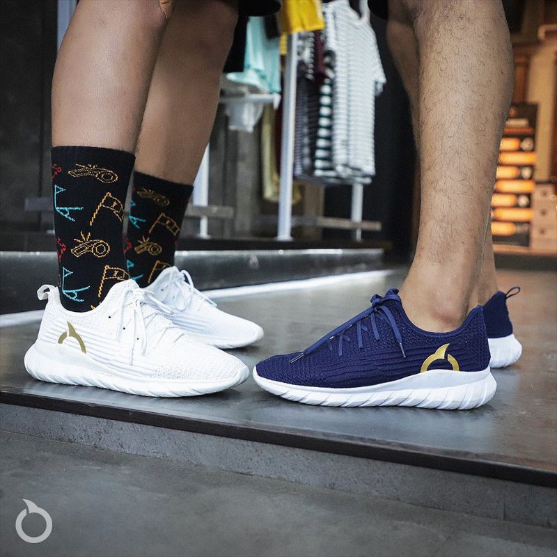 sepatu running ORTUSEIGHT Frontier navy white