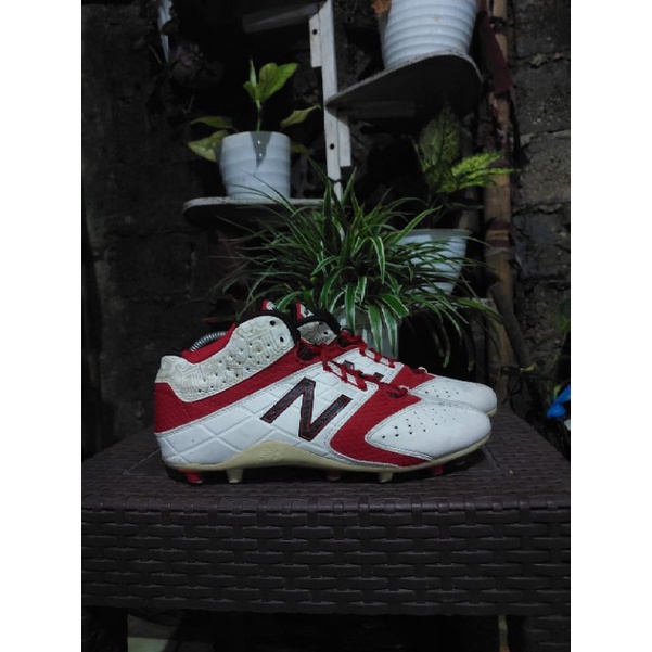Sepatu Bola New Balance