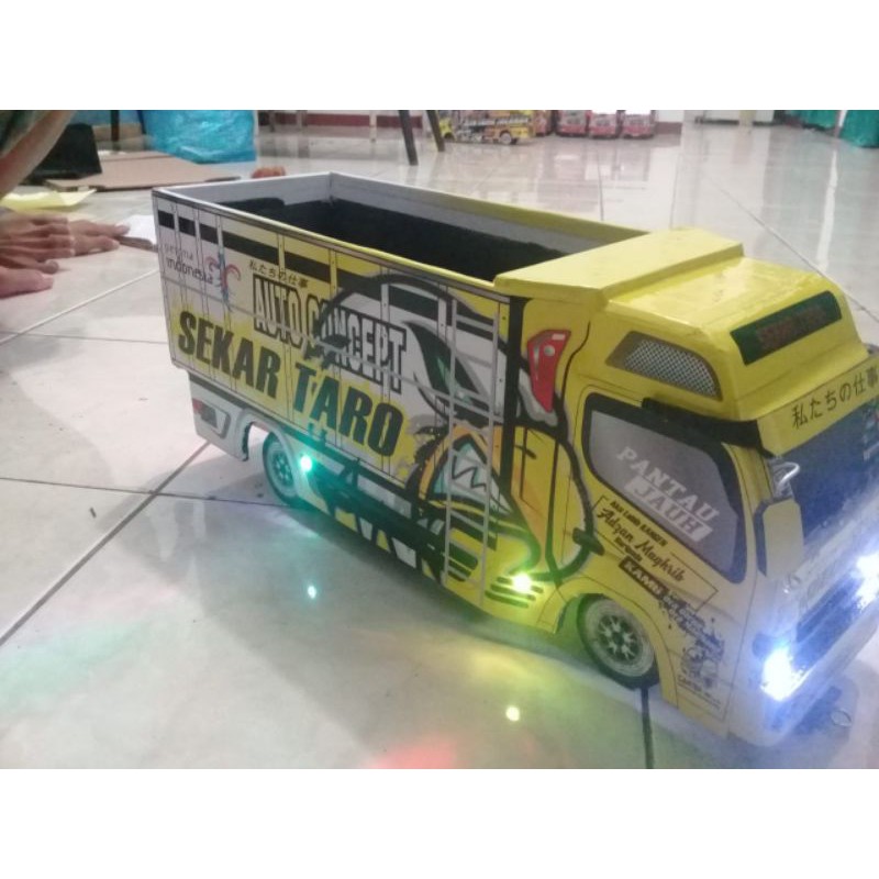 

truk jumbo kuning