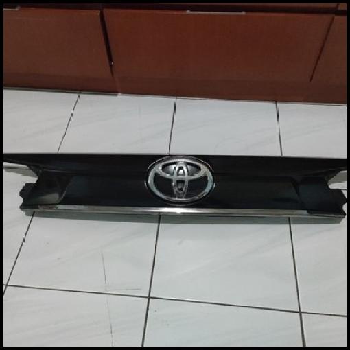 Trunklid Bagasi / List Bagasi Innova Venturer Facelift 2021 2022 Ori