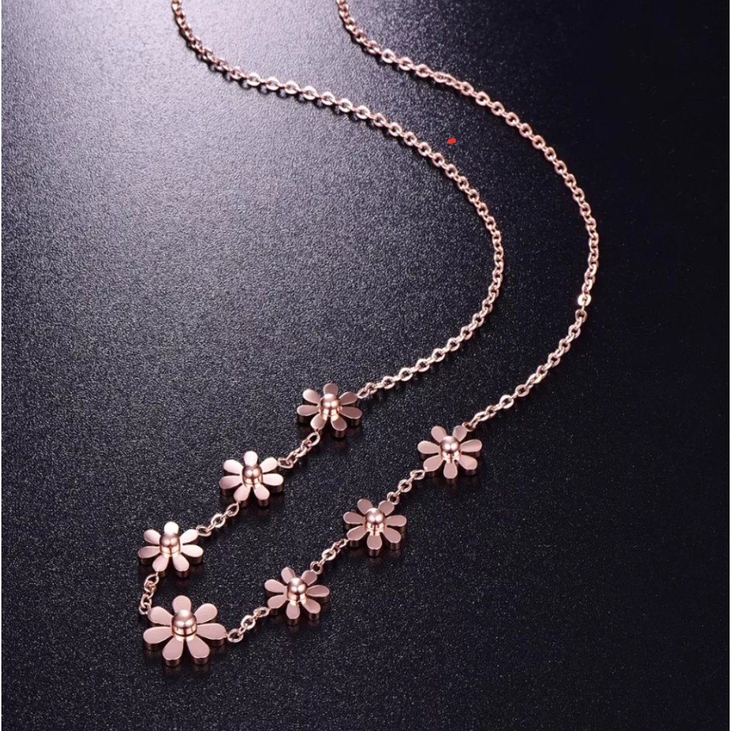 Kalung Titanium Aksen 7 Bunga Warna Rose Gold dan Gold