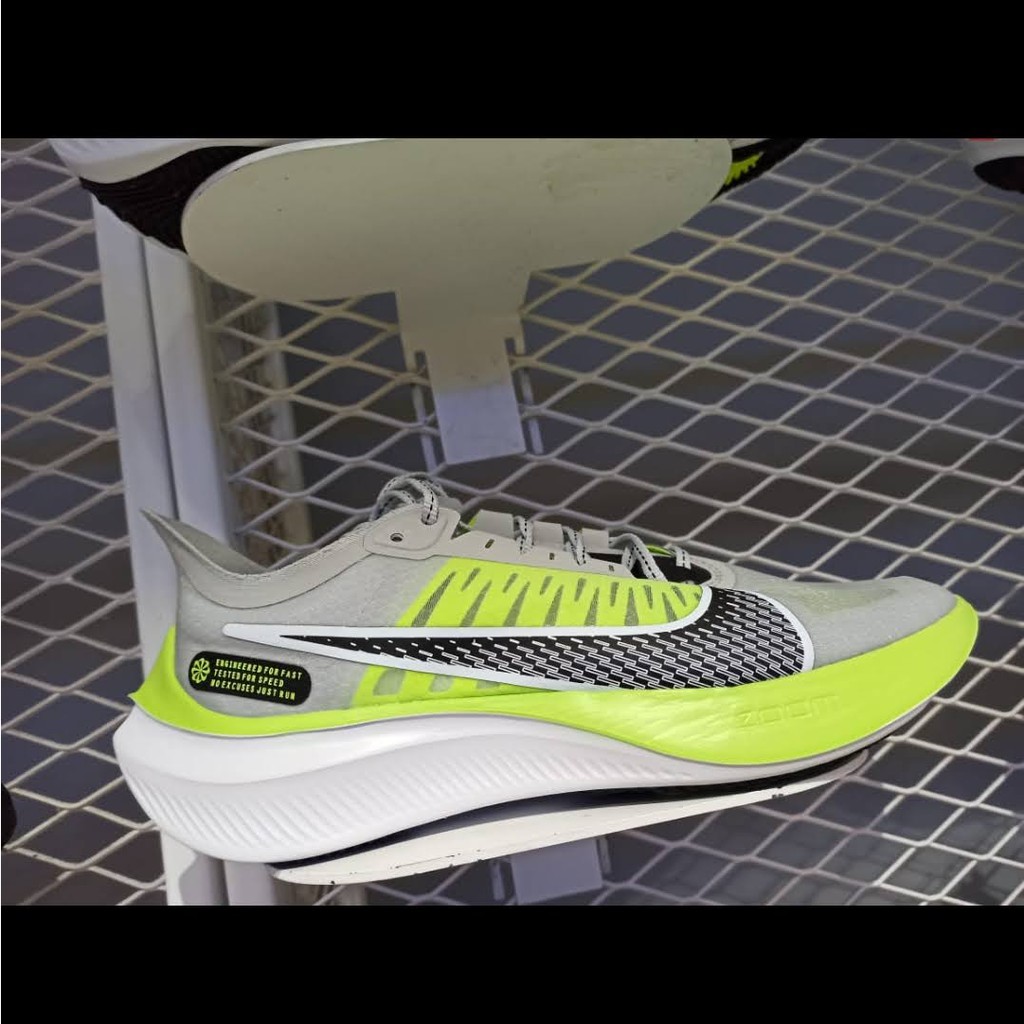 nike run zoom gravity trainers