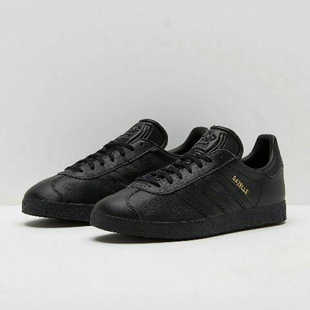 adidas gazelle triple black suede